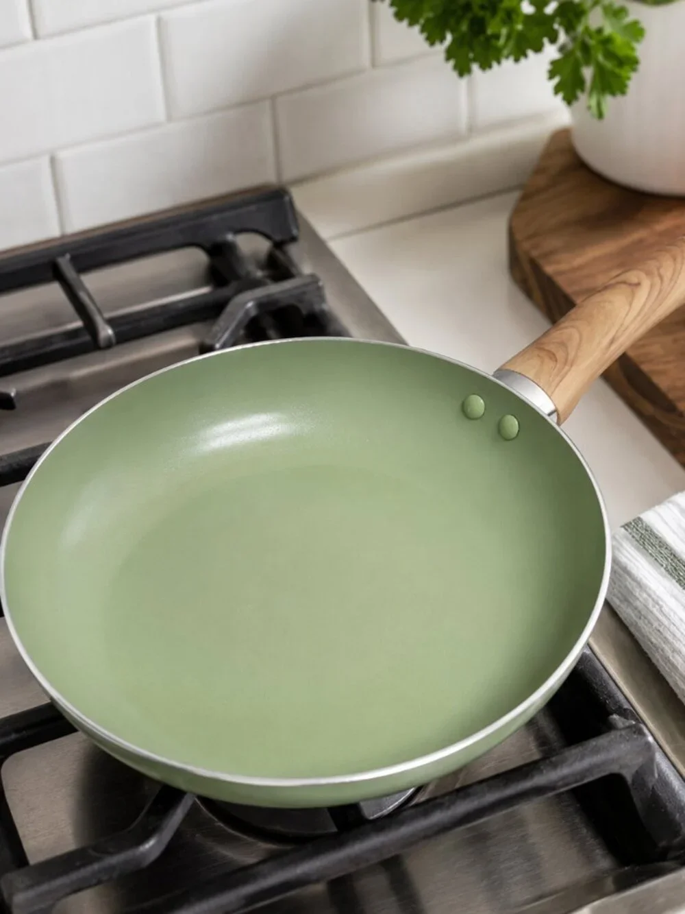Crofton 8” Green Nonstick Frying Pan Skillet Wood Look Handle